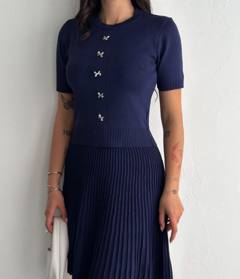 Ensemble de tricots noirs, disponible en bleu, rouge, blanc