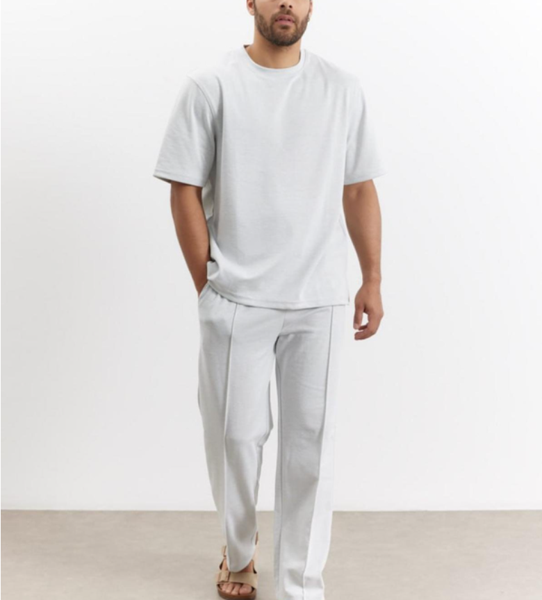 Ensemble deux pièces beige clair, disponible en noir, bleu, blanc