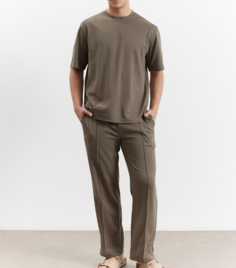 Ensemble deux pièces beige clair, disponible en noir, bleu, blanc