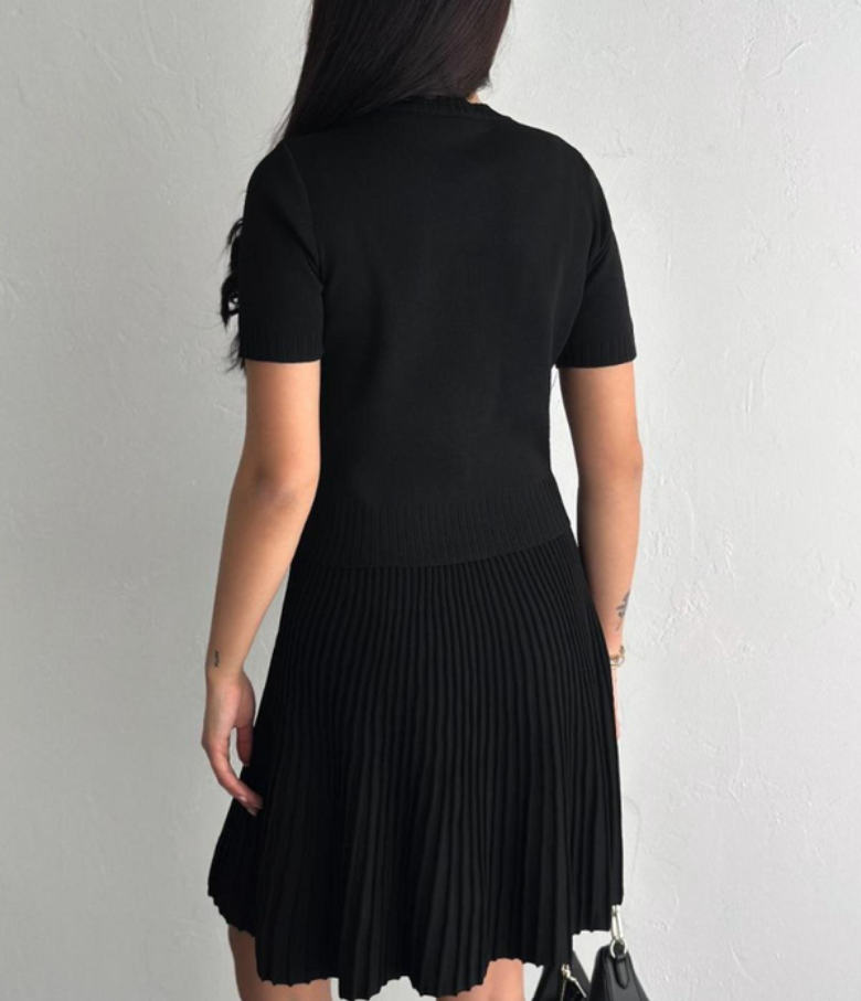 Ensemble de tricots noirs, disponible en bleu, rouge, blanc