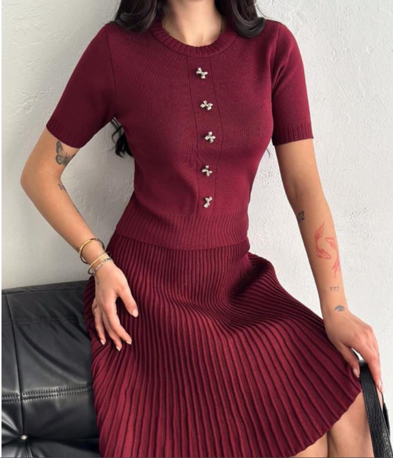 Ensemble de tricots noirs, disponible en bleu, rouge, blanc